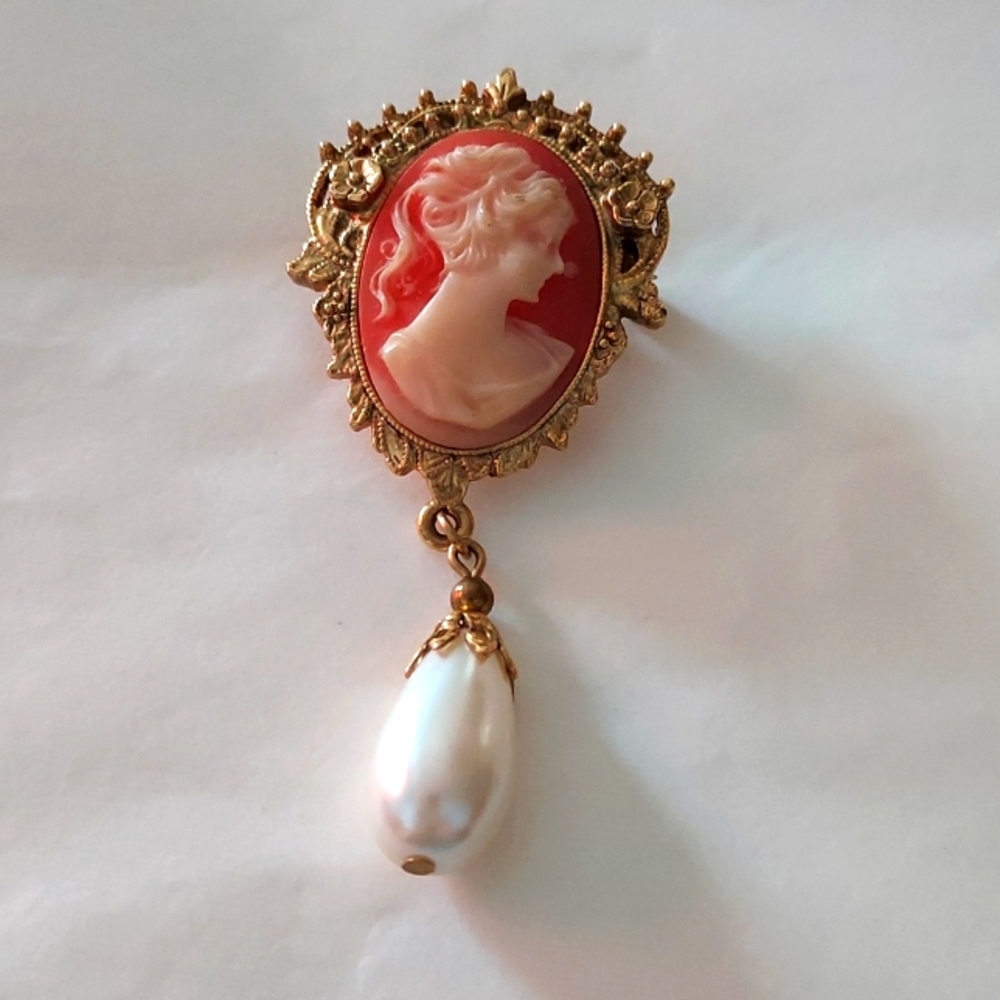 Cameo with drop Faux Pearl Brooch Pin